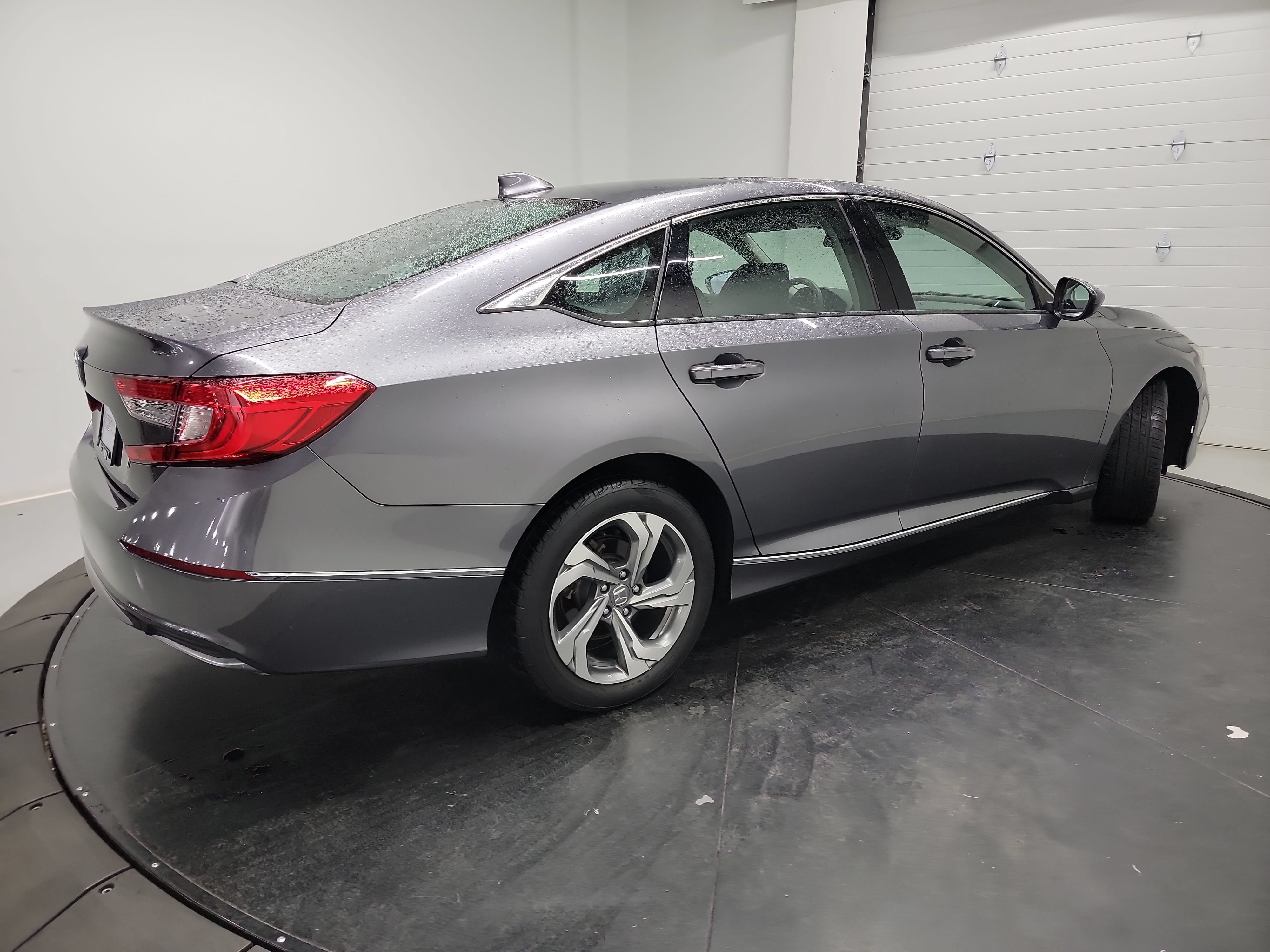 Used 2018 Honda Accord EX image 9