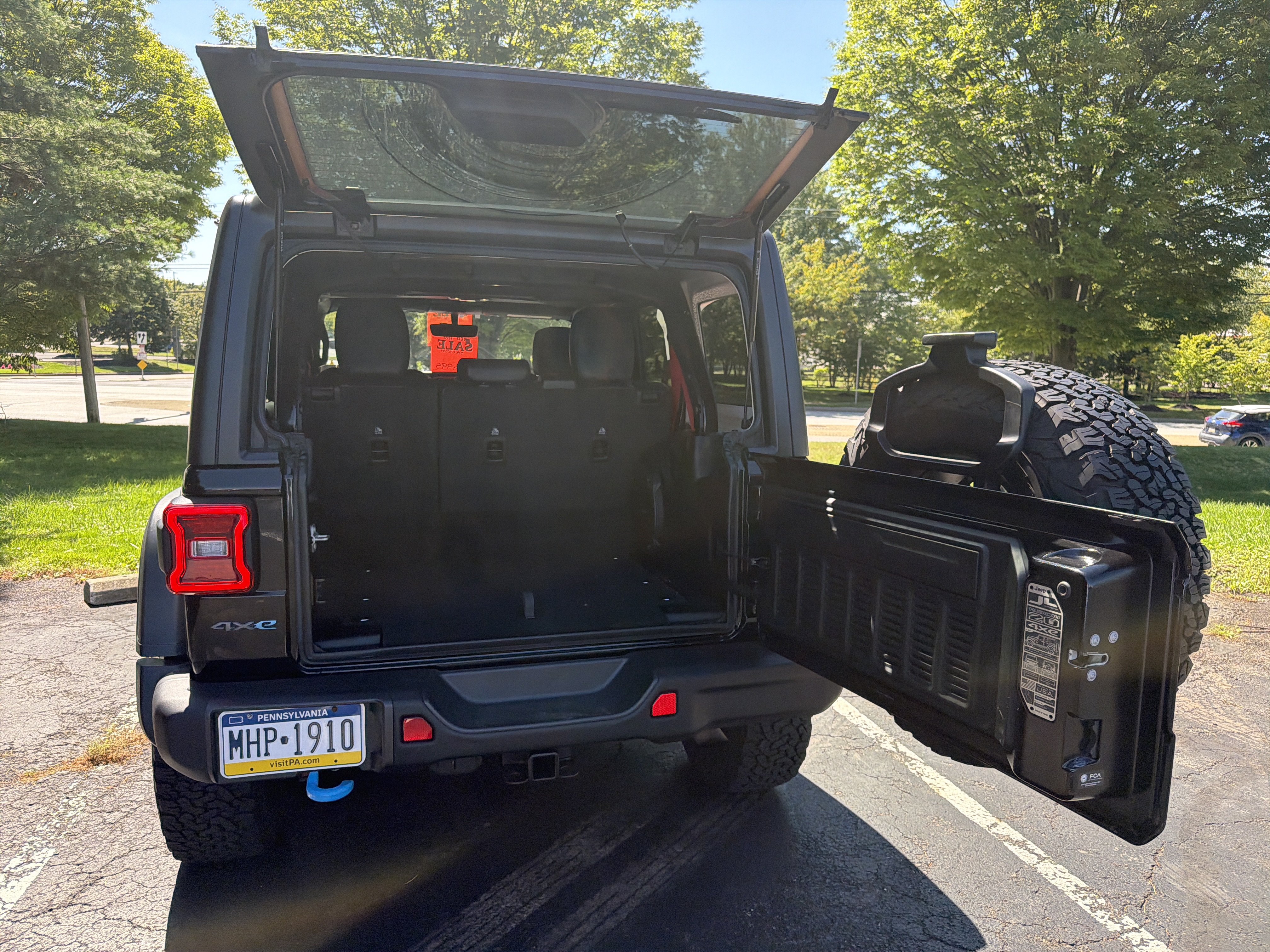Used 2023 Jeep Wrangler Unlimited Rubicon 4xe AWD/4WD image 13