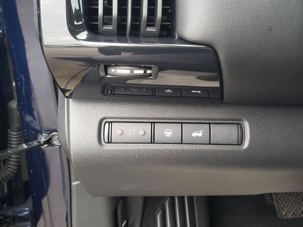 Certified 2025 Nissan Pathfinder SV image 33