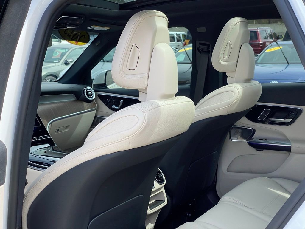 Used 2025 Mercedes-Benz GLC 350e 4MATIC image 27
