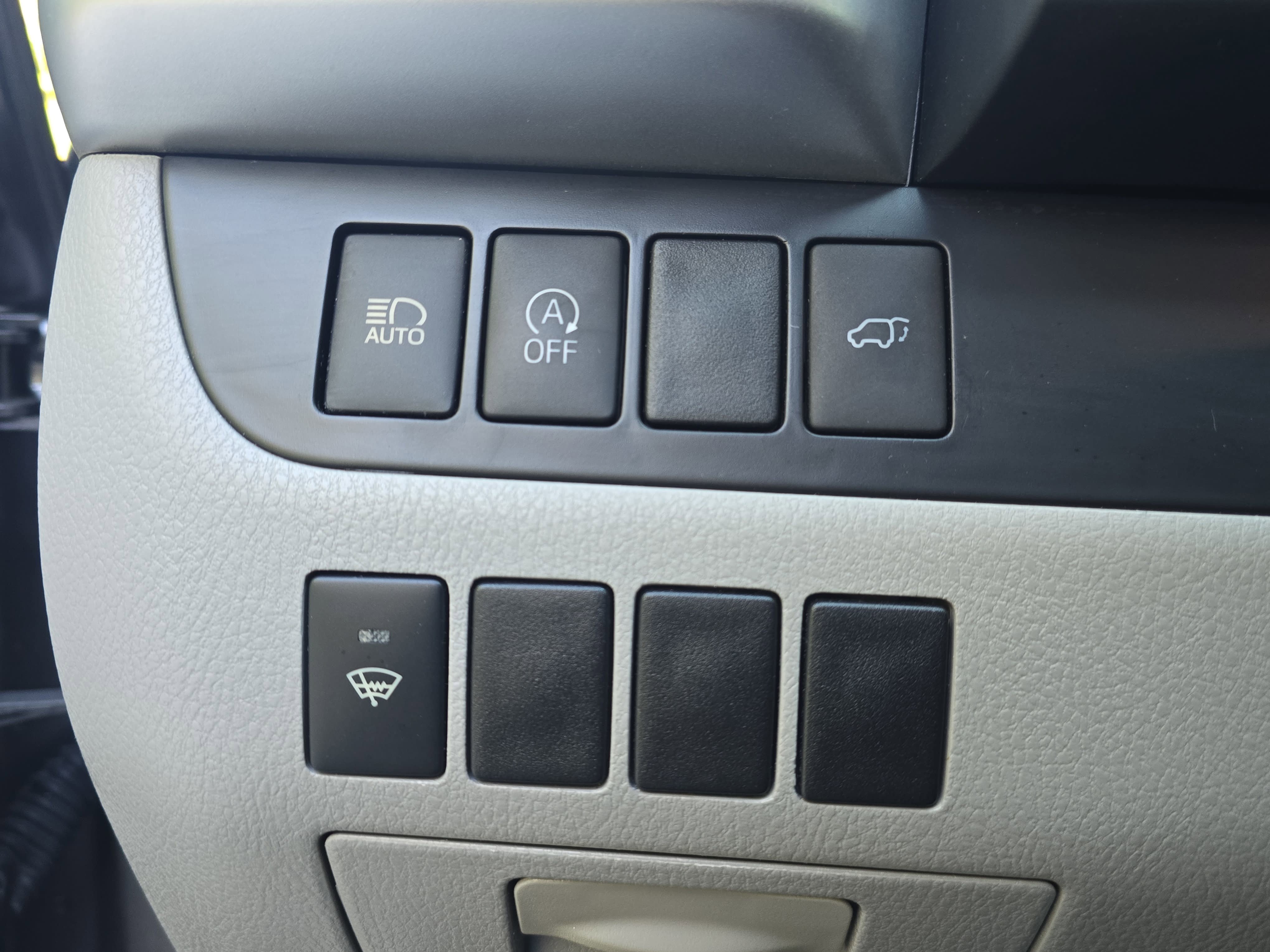 Used 2019 Toyota Highlander XLE FWD image 25