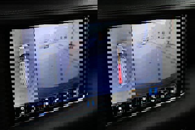 Used 2021 GMC Yukon Denali w/ Denali Premium Package image 9