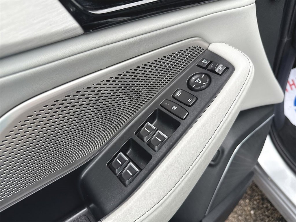 Used 2023 Acura MDX SH-AWD w/ Technology Package image 13