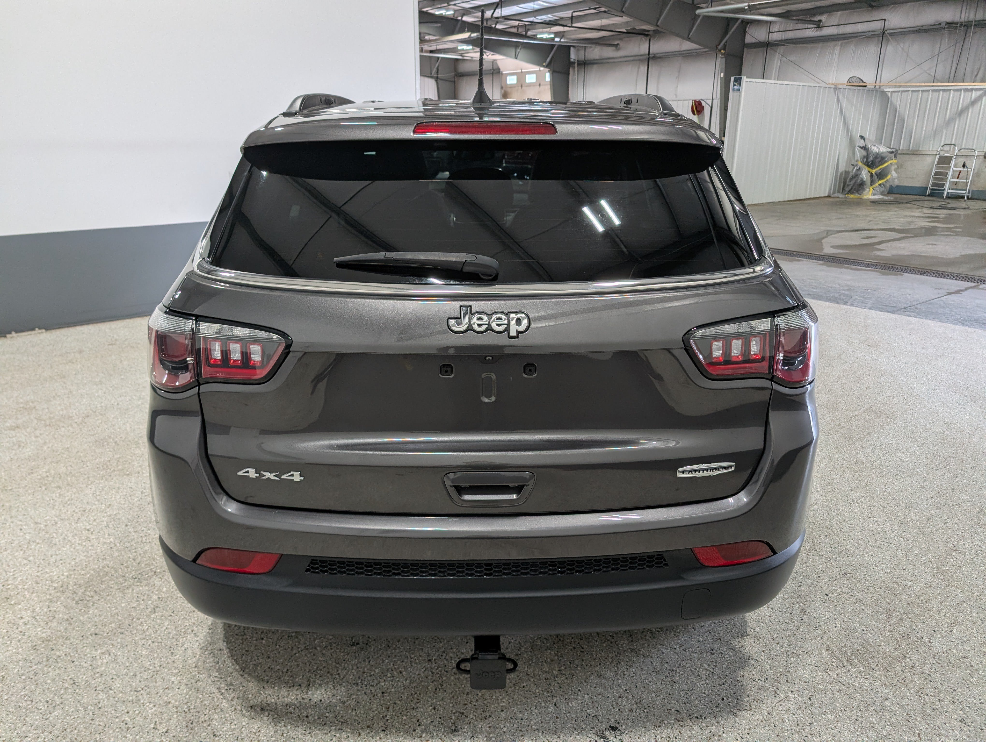 Used 2024 Jeep Compass Latitude AWD/4WD image 4