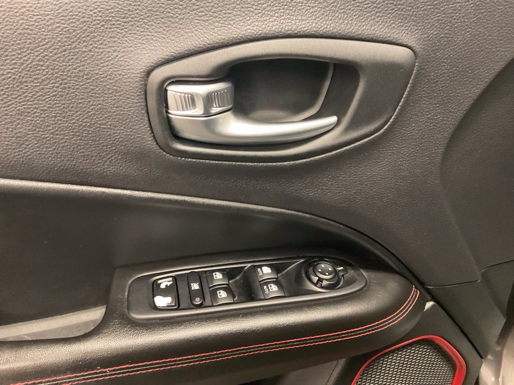 Used 2018 Jeep Compass Trailhawk w/ Navigation Group AWD/4WD image 12