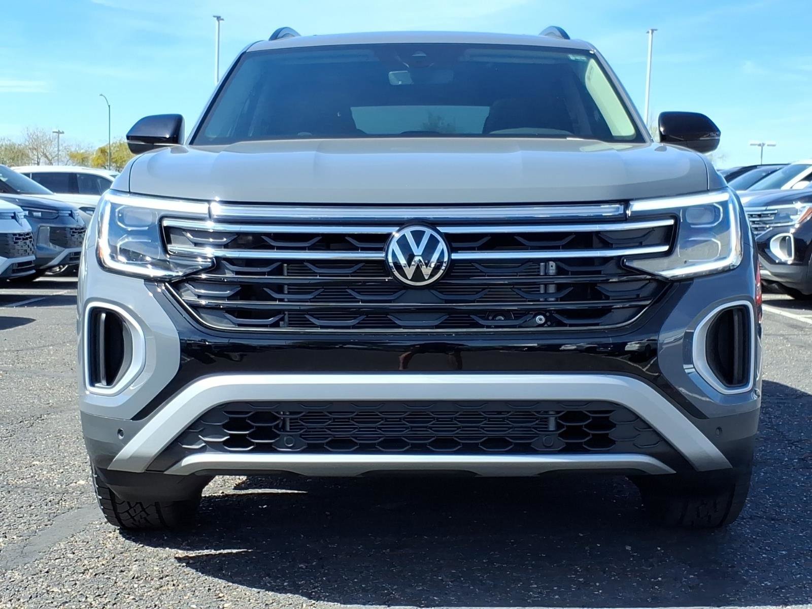 New 2026 Volkswagen Atlas Peak Edition AWD/4WD image 2