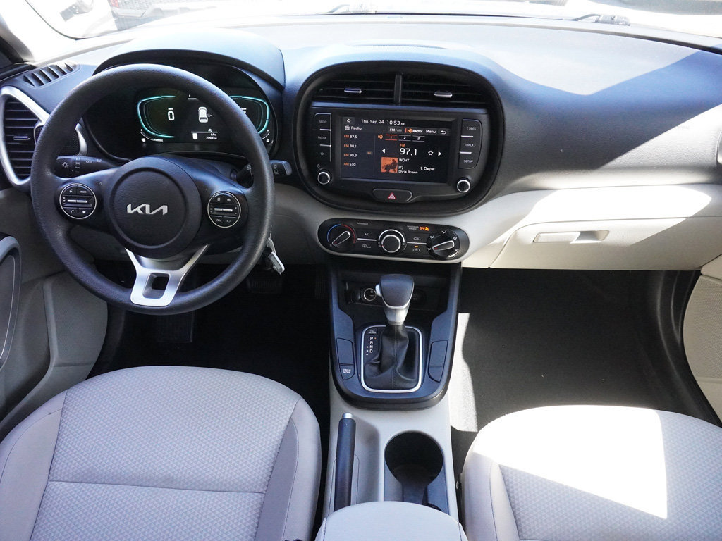 Used 2025 Kia Soul LX w/ LX Technology Package FWD image 29