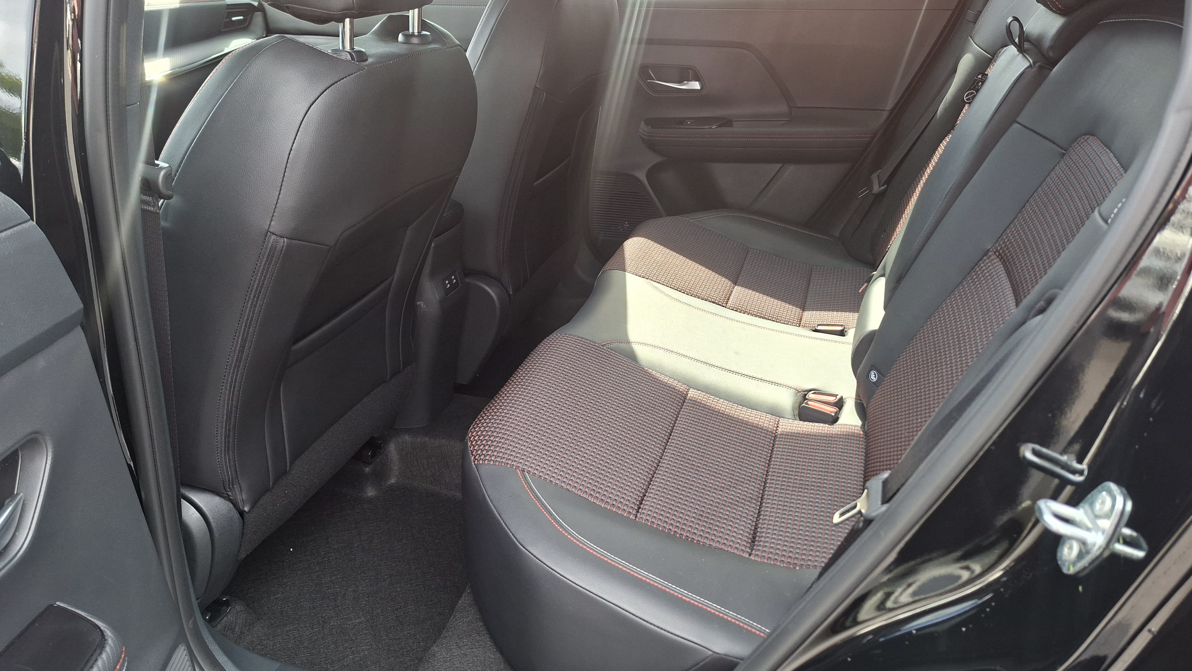 Used 2025 Nissan Kicks SR AWD/4WD image 20