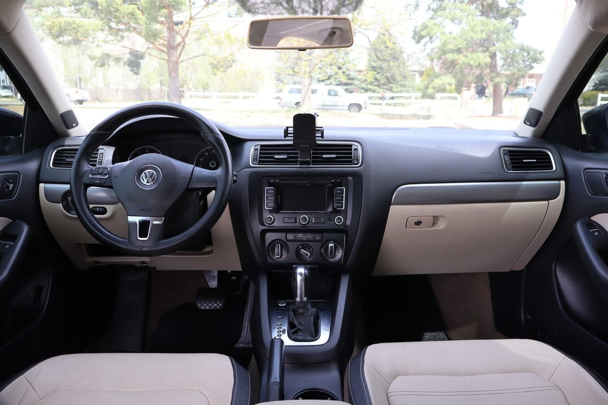 Used 2012 Volkswagen Jetta SEL FWD image 16