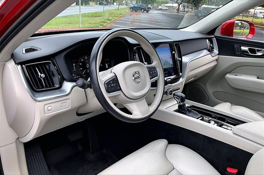 Used 2019 Volvo XC60 T5 Momentum w/ Premium Package image 13