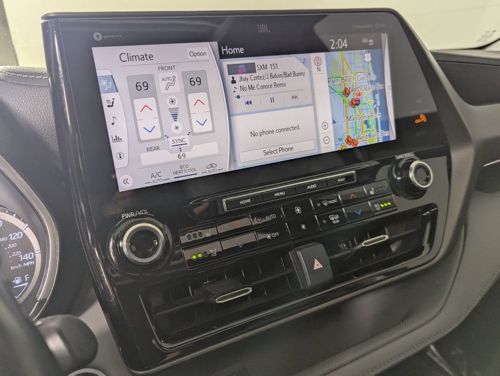 Used 2021 Toyota Highlander Limited FWD image 22