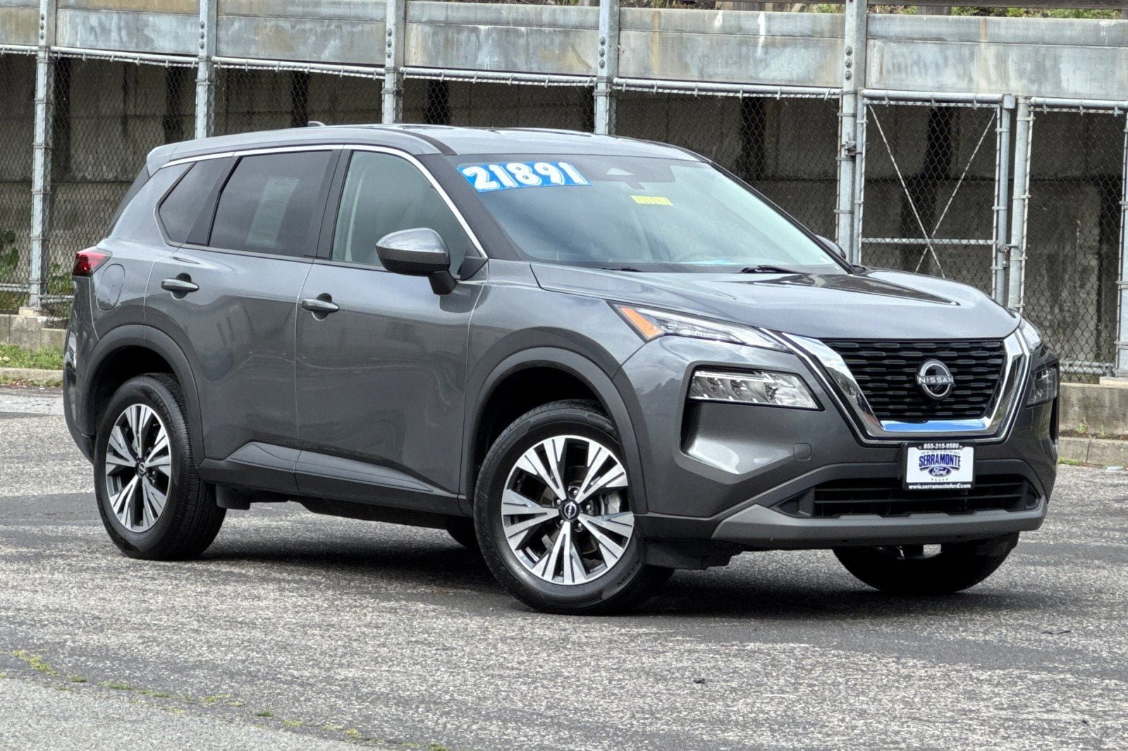 Used 2023 Nissan Rogue SV AWD/4WD image 2