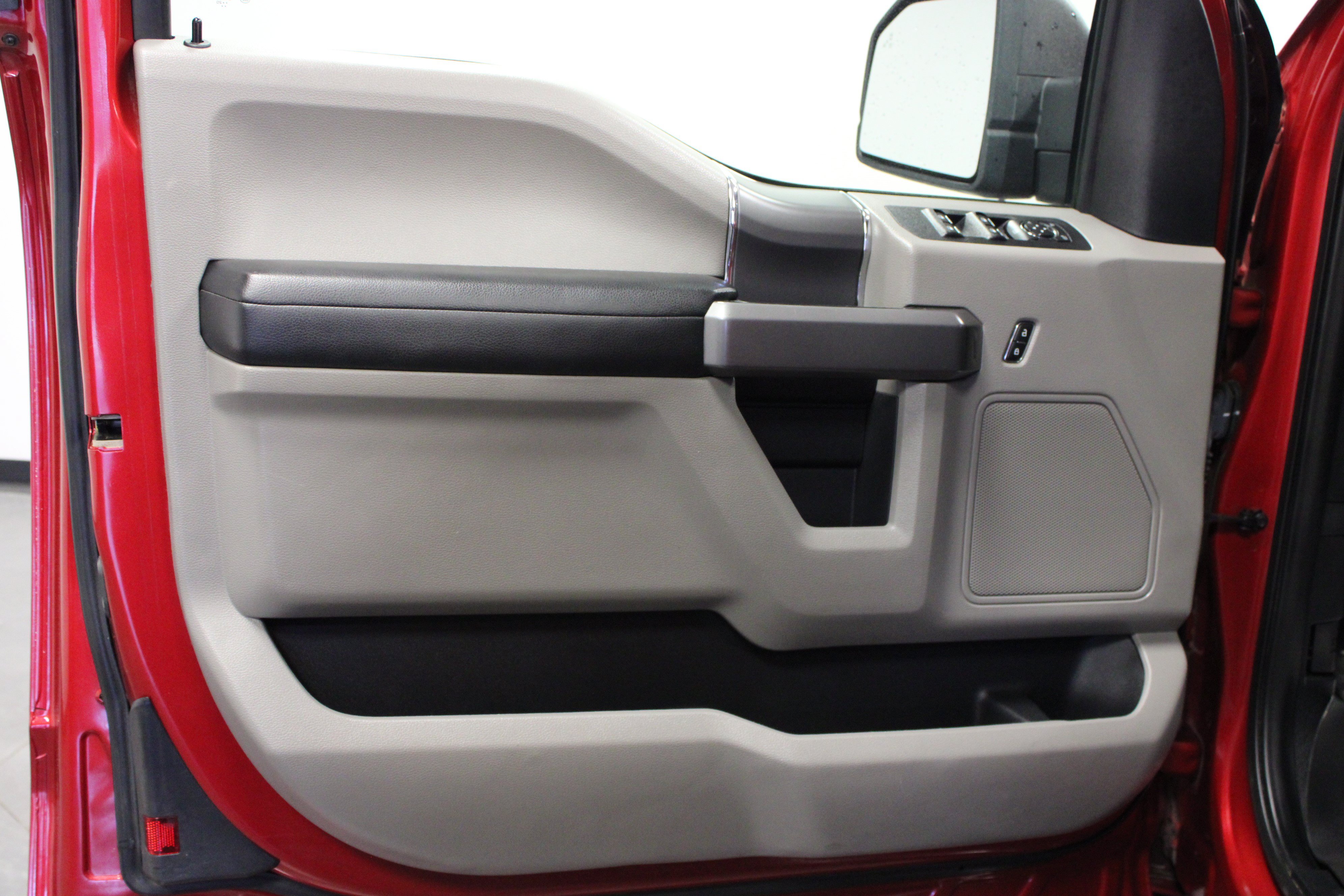 Used 2020 Ford F150 XLT w/ Equipment Group 302A Luxury AWD/4WD image 11