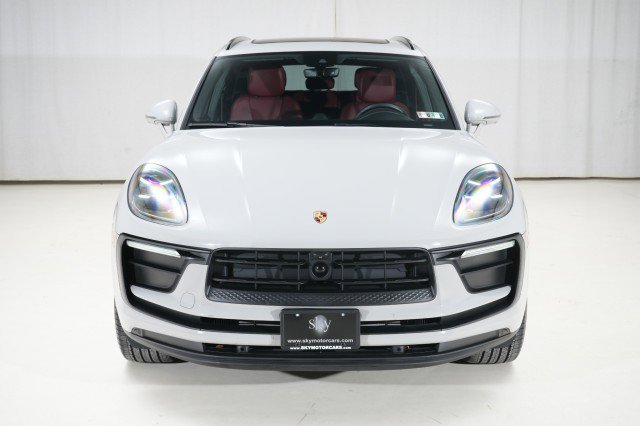 Used 2023 Porsche Macan image 8