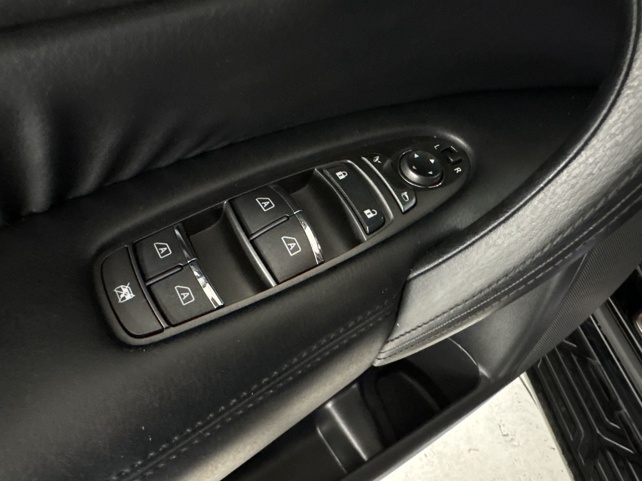 Used 2023 Nissan Armada SL w/ Midnight Edition Package RWD image 27
