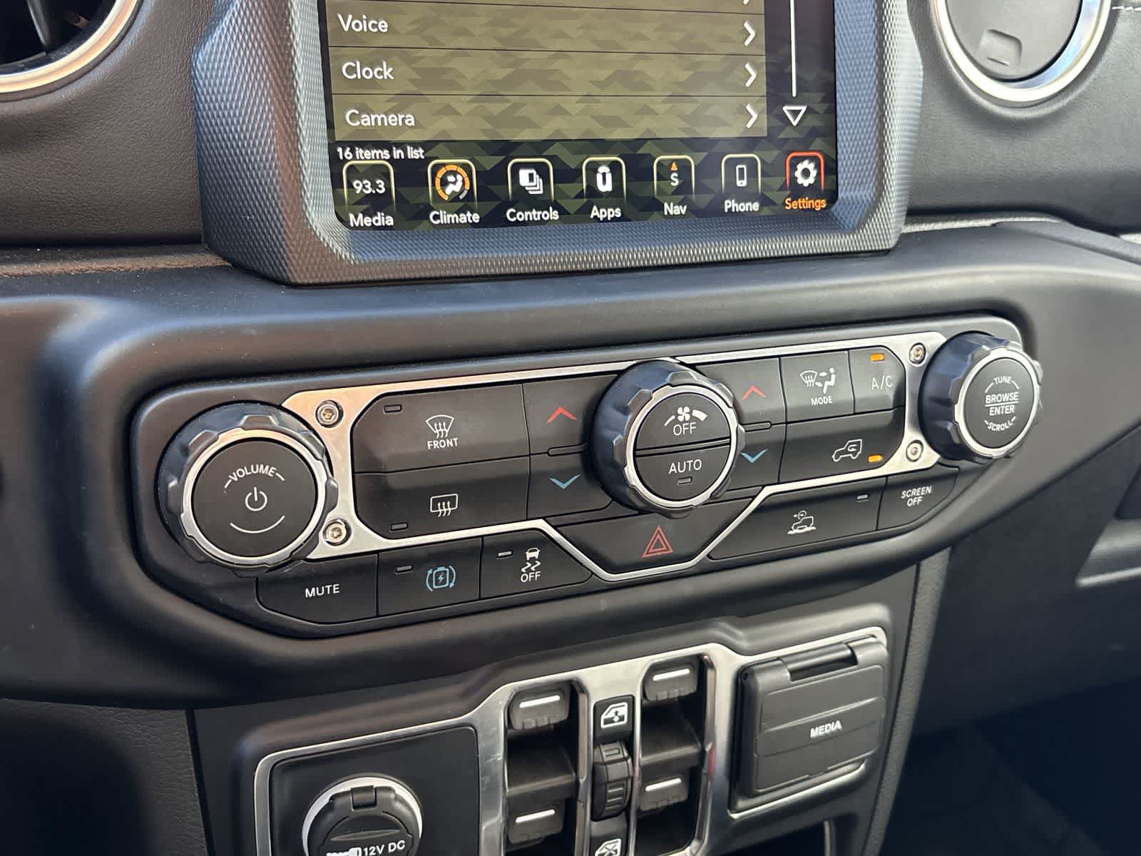 Certified 2022 Jeep Wrangler Unlimited Sahara AWD/4WD image 25