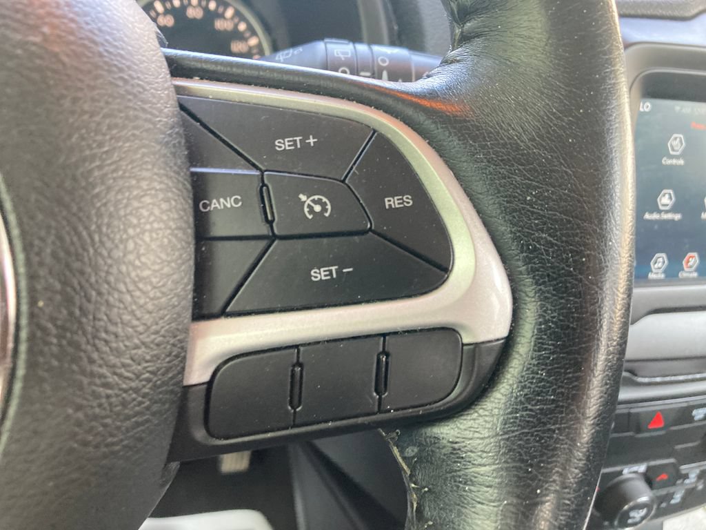 Used 2019 Jeep Renegade Latitude w/ Cold Weather Group AWD/4WD image 43