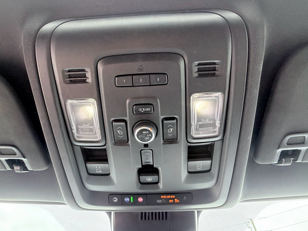 Used 2023 GMC Yukon AT4 w/ AT4 Premium Plus Package AWD/4WD image 18