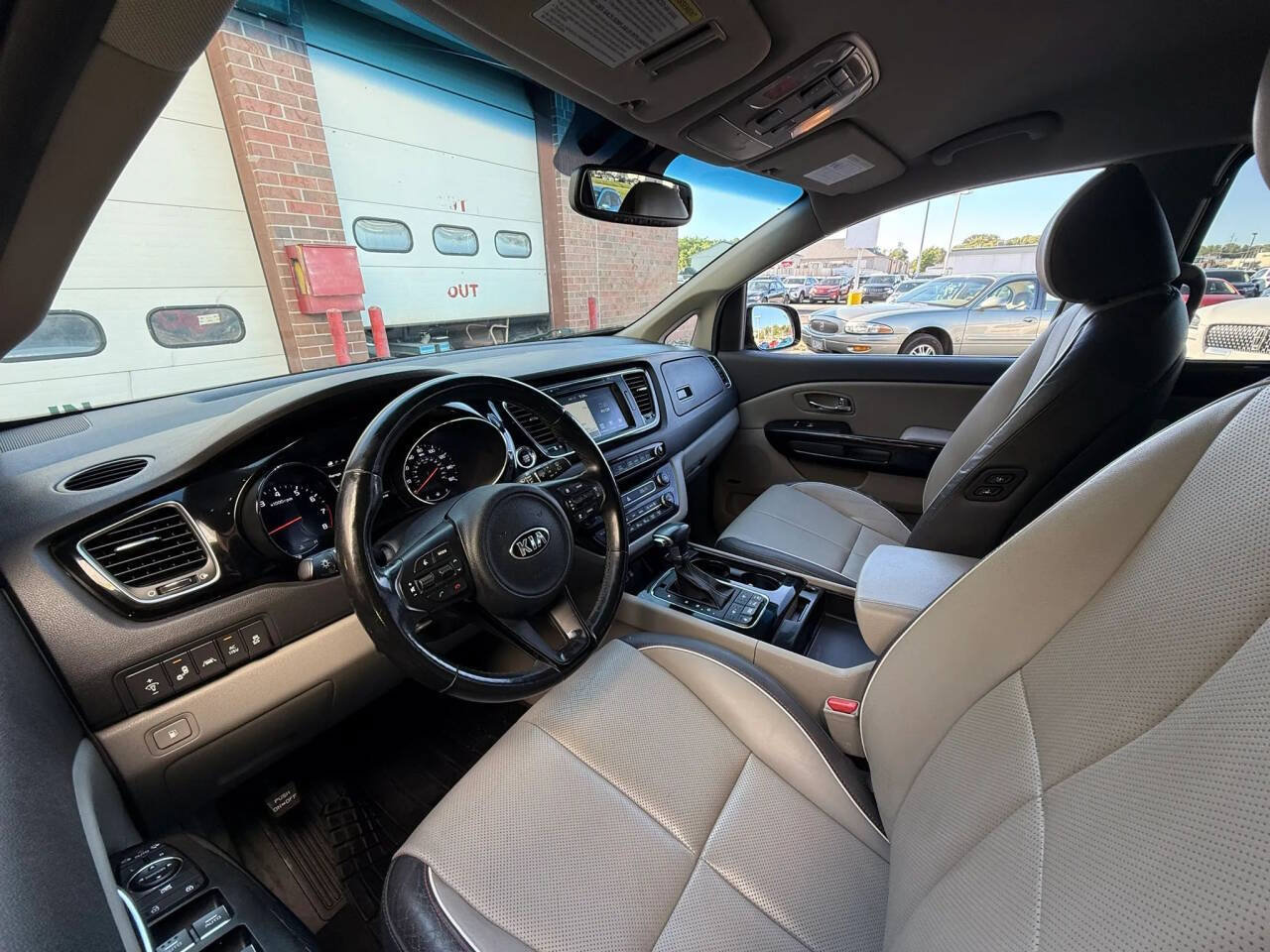 Used 2018 Kia Sedona SX FWD image 21