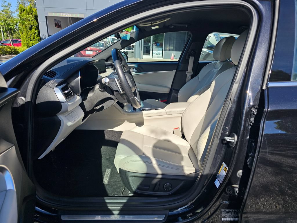 Used 2025 Genesis G70 2.5T AWD/4WD image 17