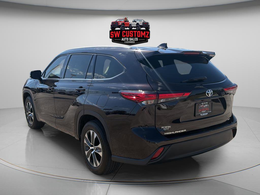 Used 2022 Toyota Highlander XLE FWD image 5