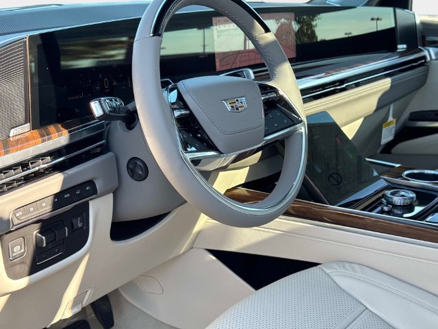 New 2026 Cadillac Escalade ESV Platinum Sport w/ LPO, ONYX Package AWD/4WD image 22
