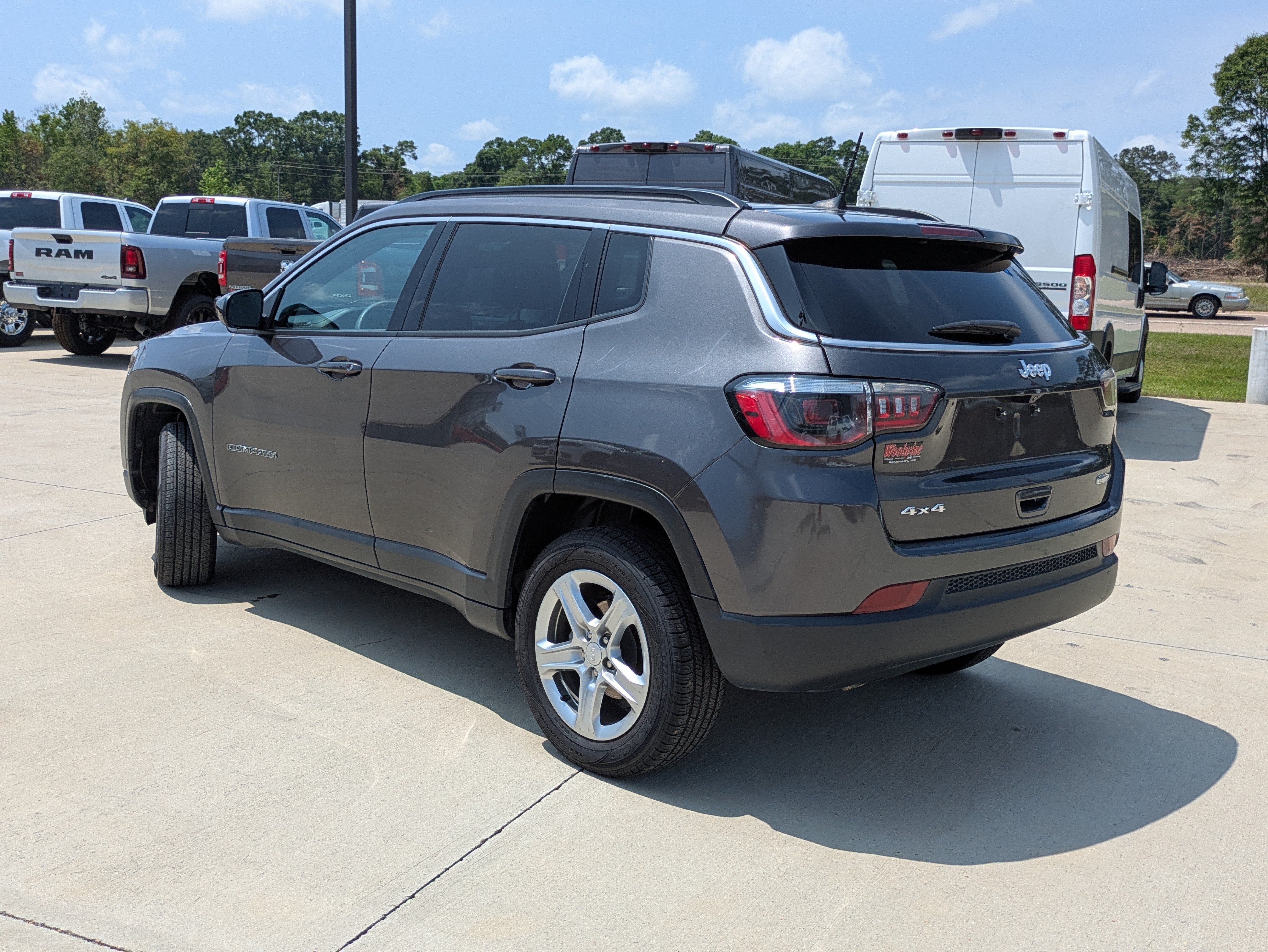 Used 2024 Jeep Compass Latitude AWD/4WD image 6