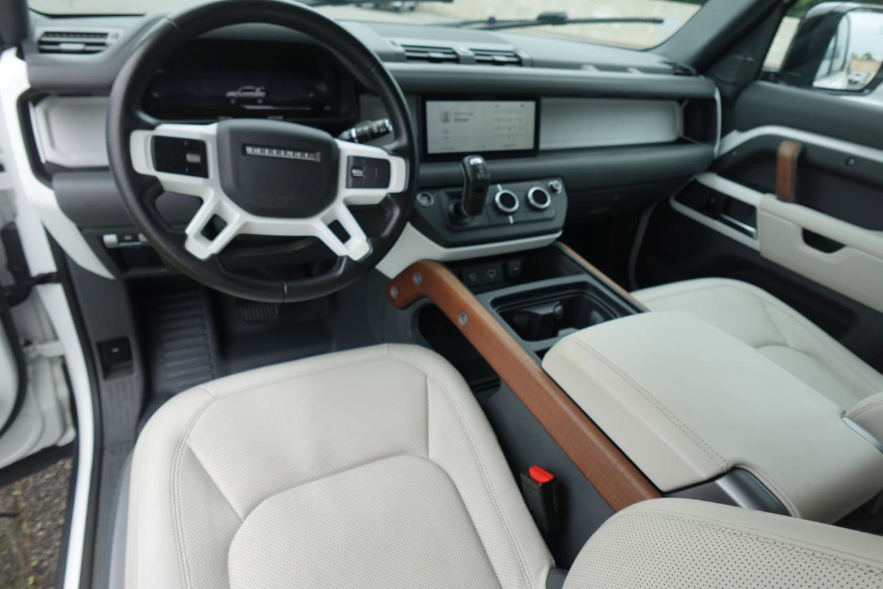 Used 2023 Land Rover Defender 110 SE AWD/4WD image 21