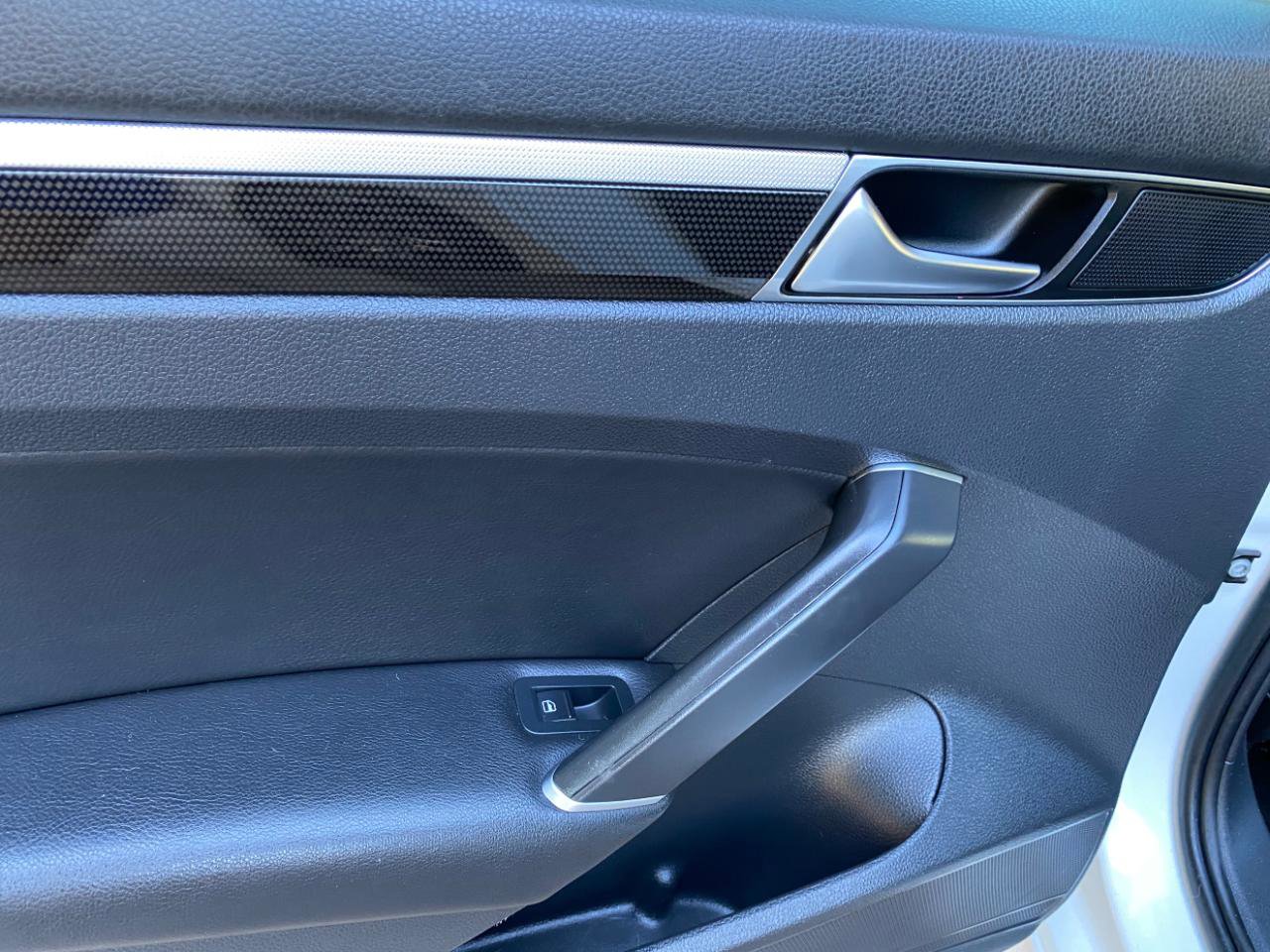 Used 2018 Volkswagen Passat GT FWD image 30