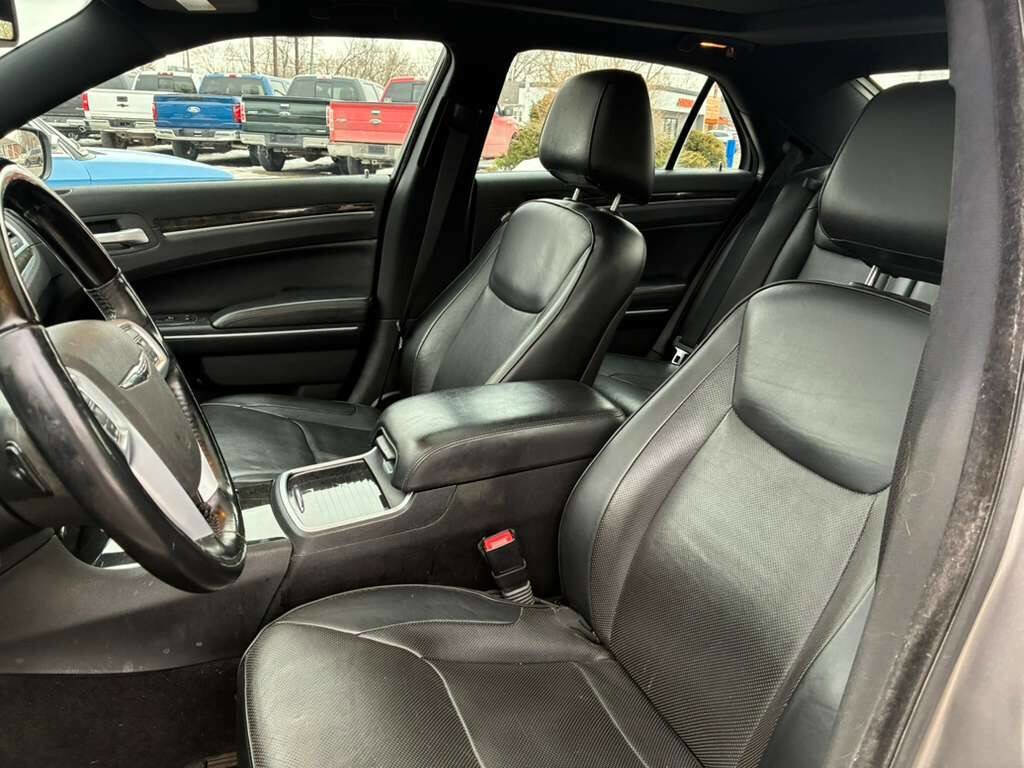 Used 2014 Chrysler 300 C image 10