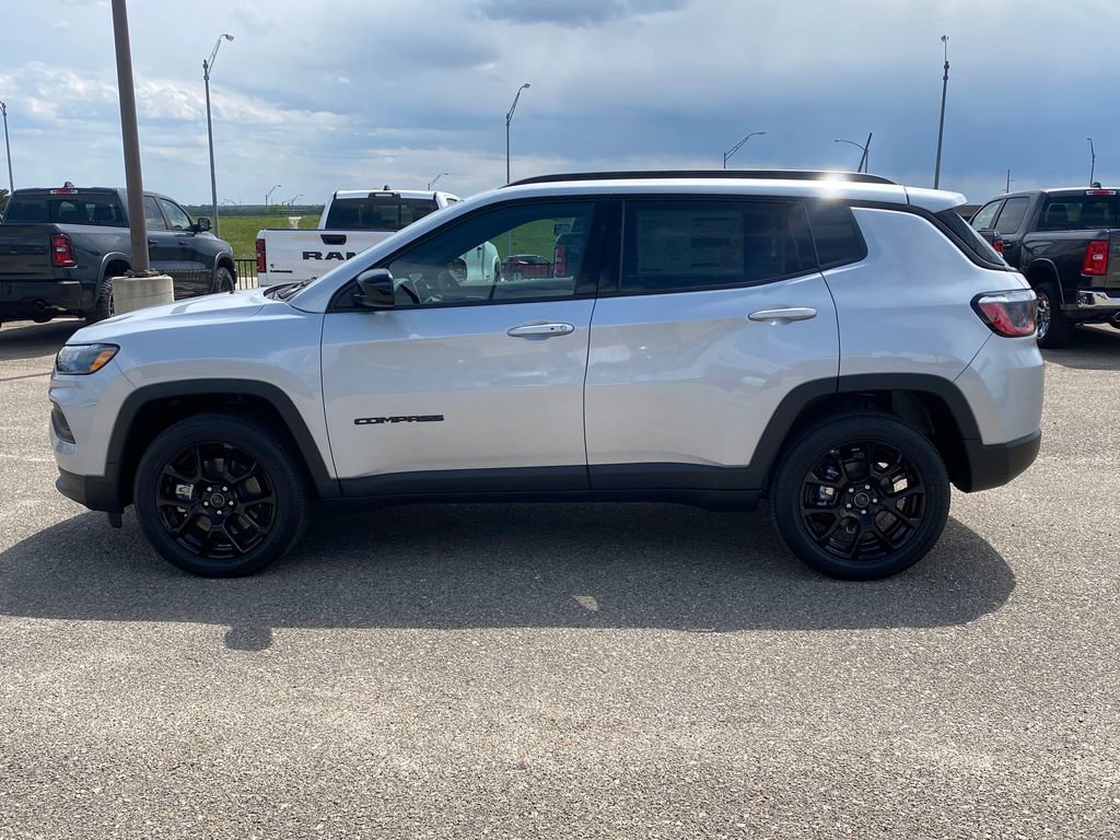 New 2026 Jeep Compass Latitude AWD/4WD image 3
