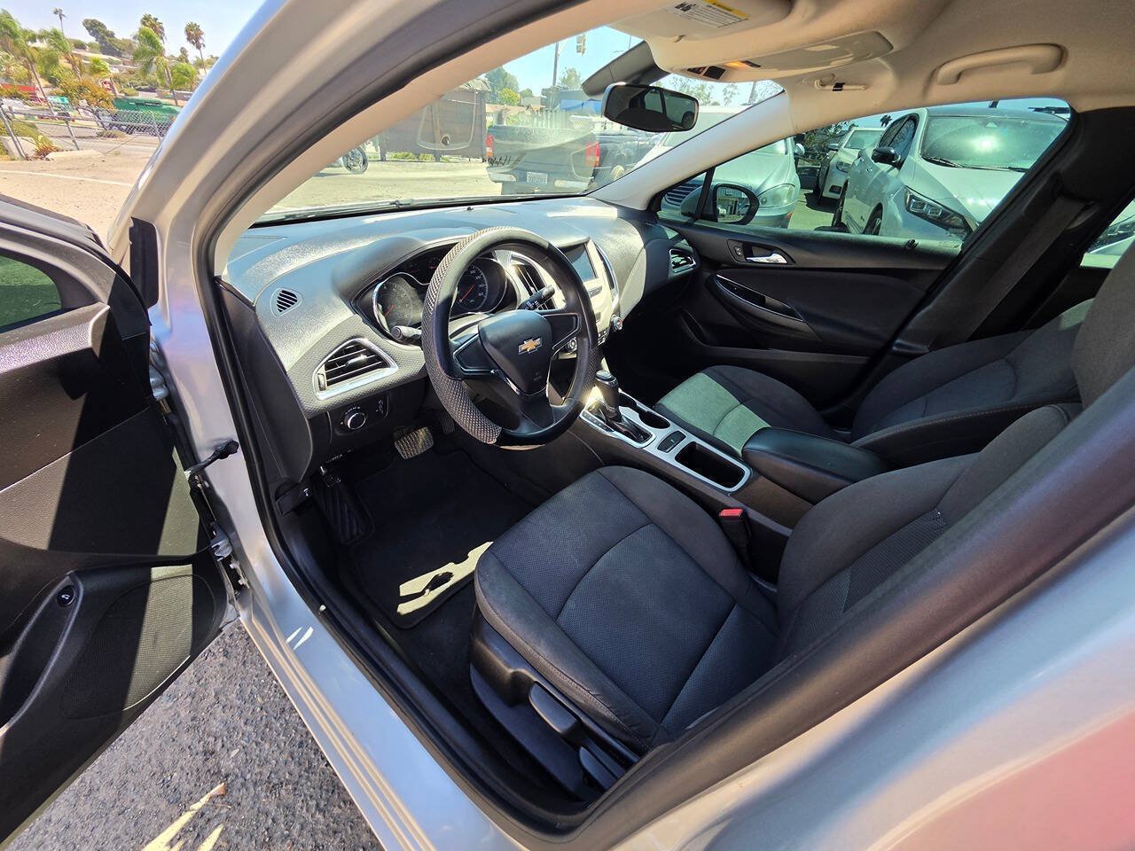 Used 2018 Chevrolet Cruze LS FWD image 20