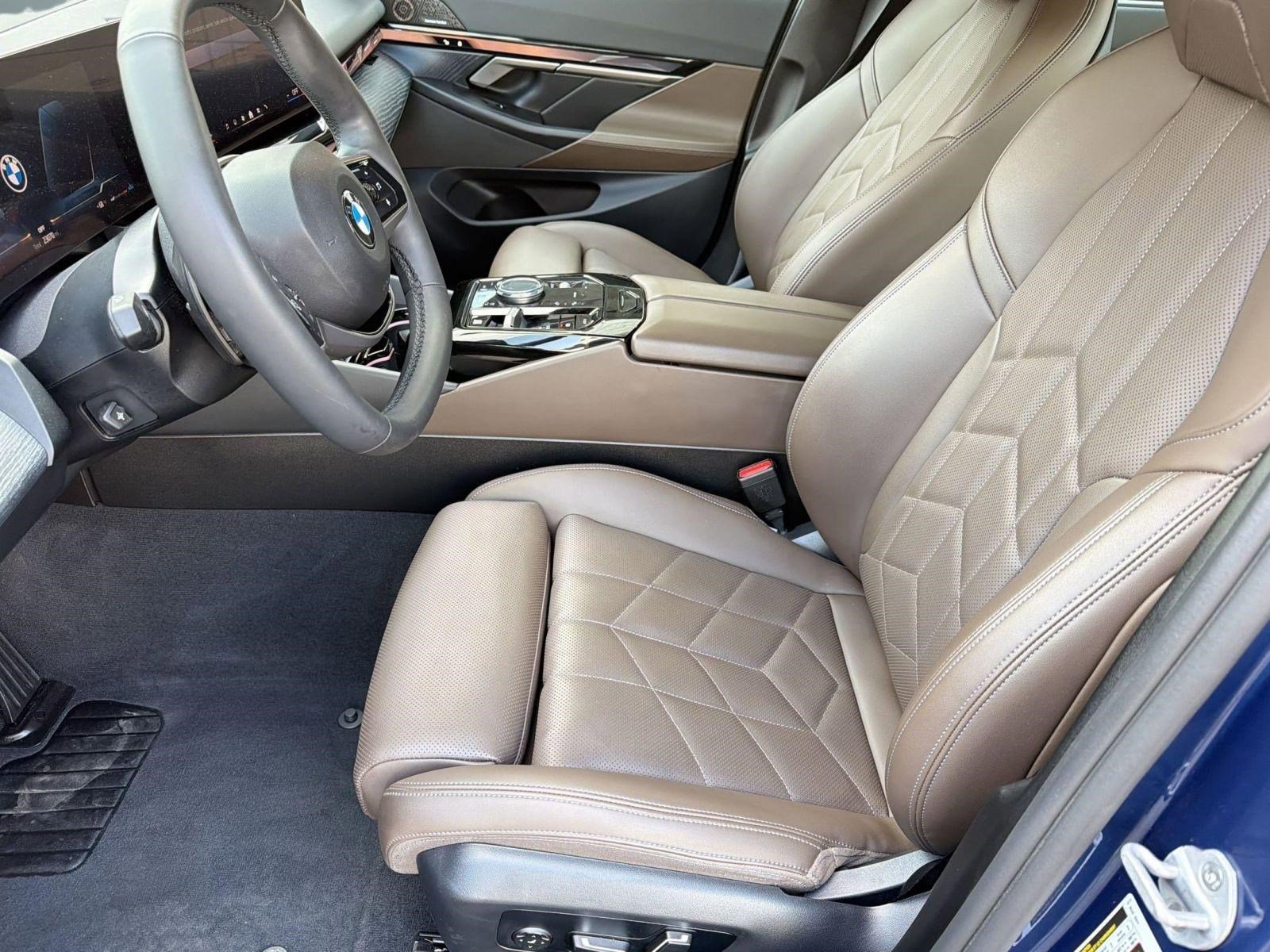 Certified 2025 BMW 540i xDrive AWD/4WD image 5