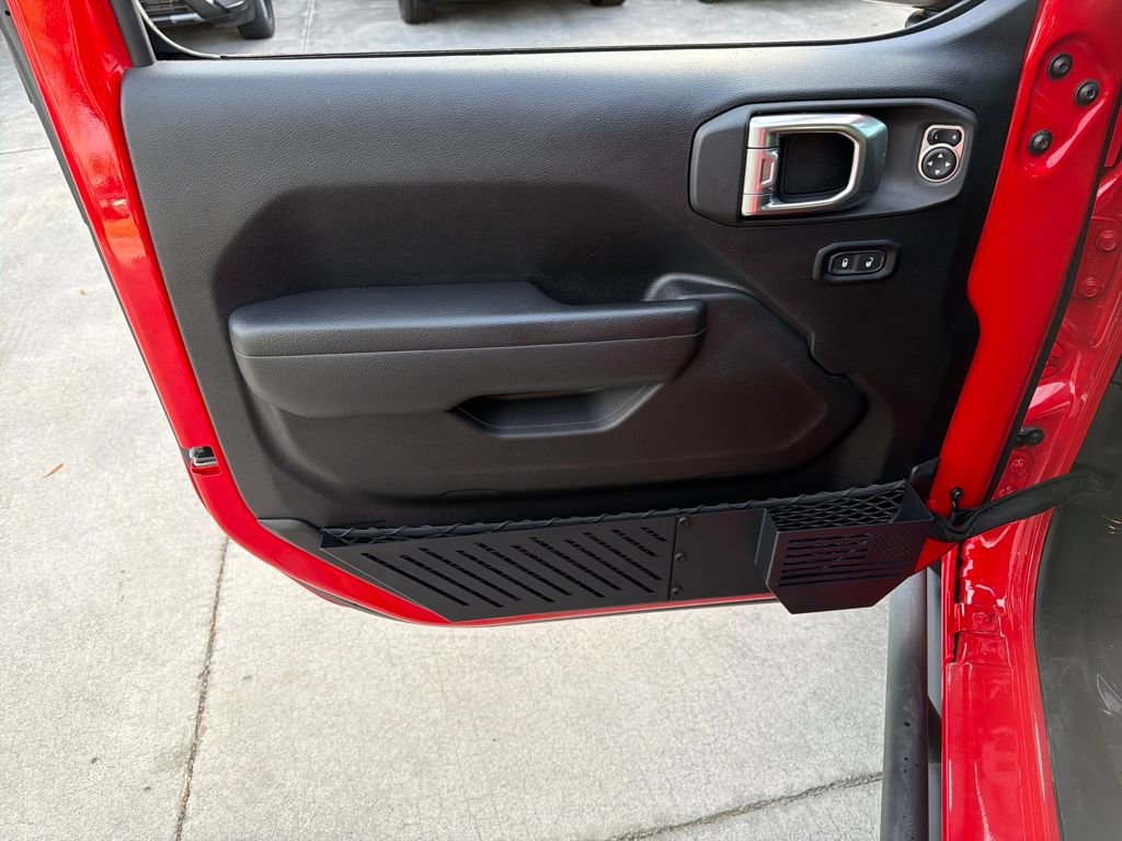 Used 2022 Jeep Gladiator Willys image 16