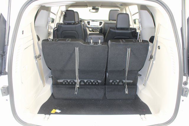 Used 2024 Chrysler Pacifica Select image 19