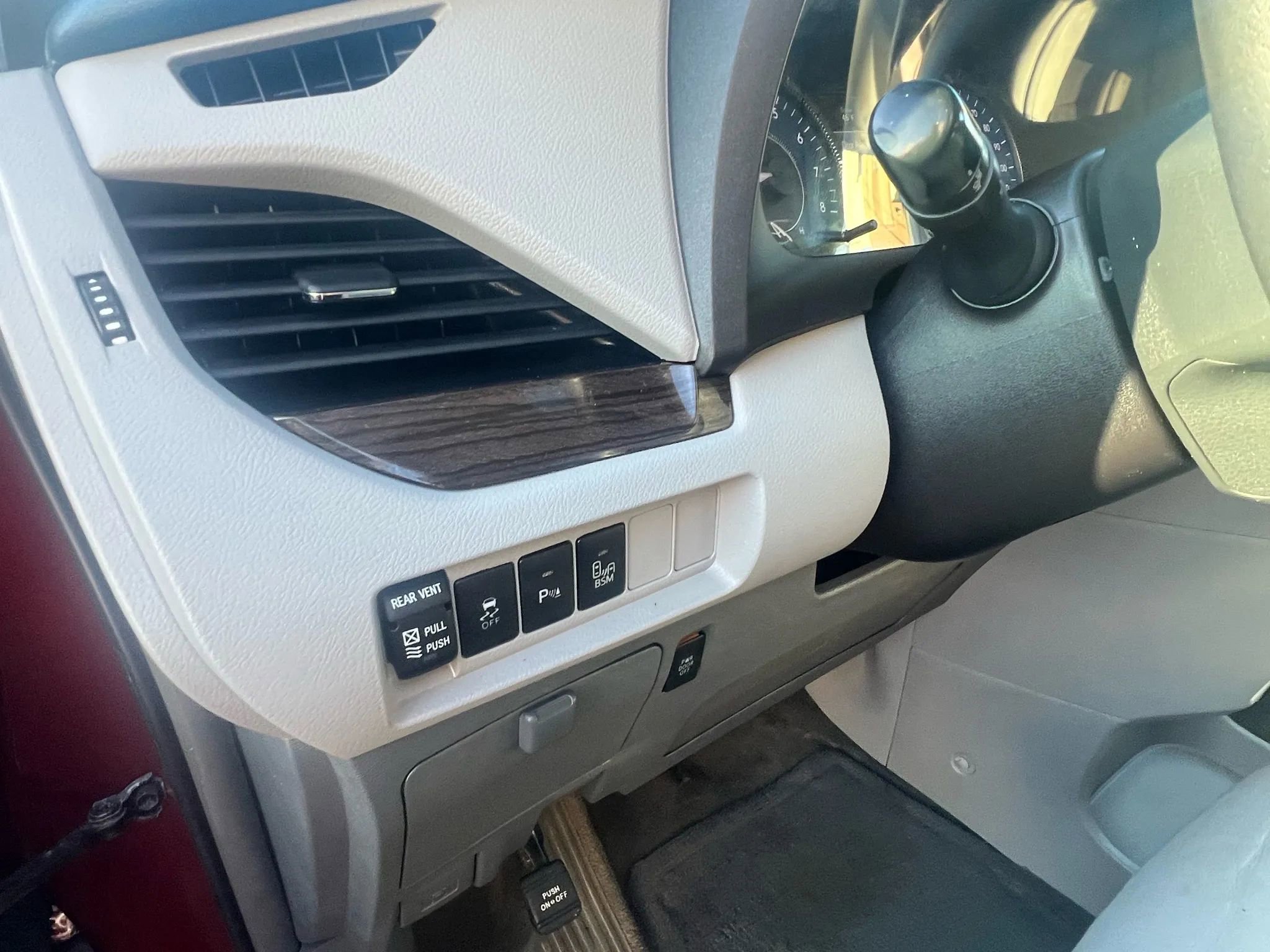 Used 2016 Toyota Sienna XLE w/ XLE Navigation Package AWD/4WD image 25