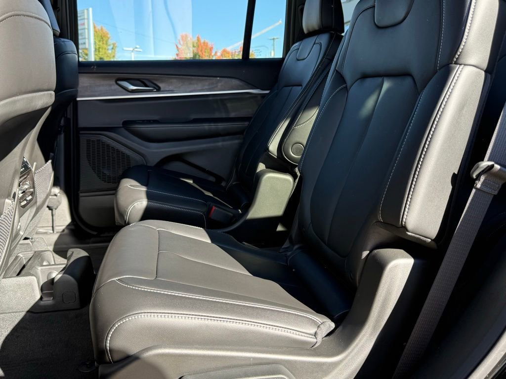 New 2025 Jeep Grand Cherokee L Limited w/ Black Appearance Package image 29