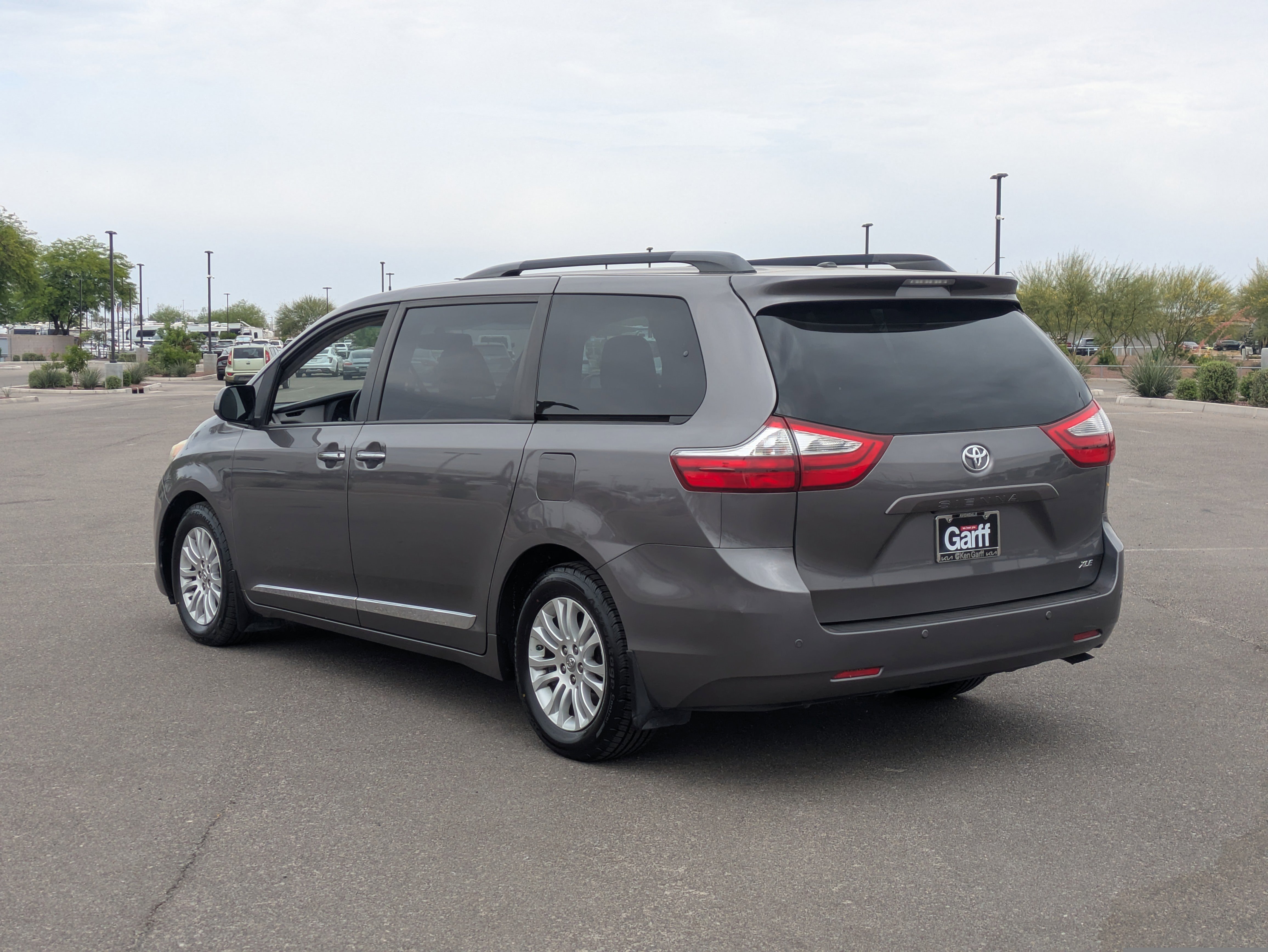 Used 2017 Toyota Sienna XLE w/ XLE Navigation Package FWD image 3