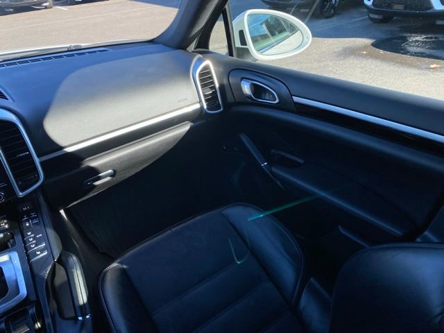 Used 2017 Porsche Cayenne image 32