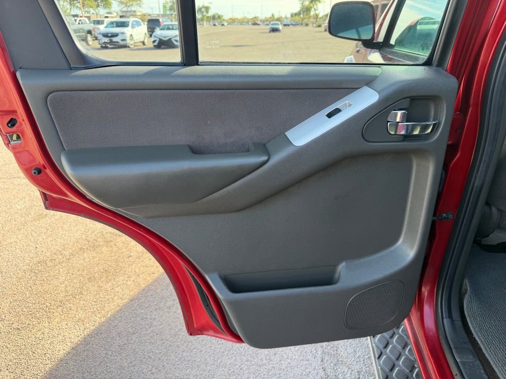 Used 2011 Nissan Pathfinder SV image 27