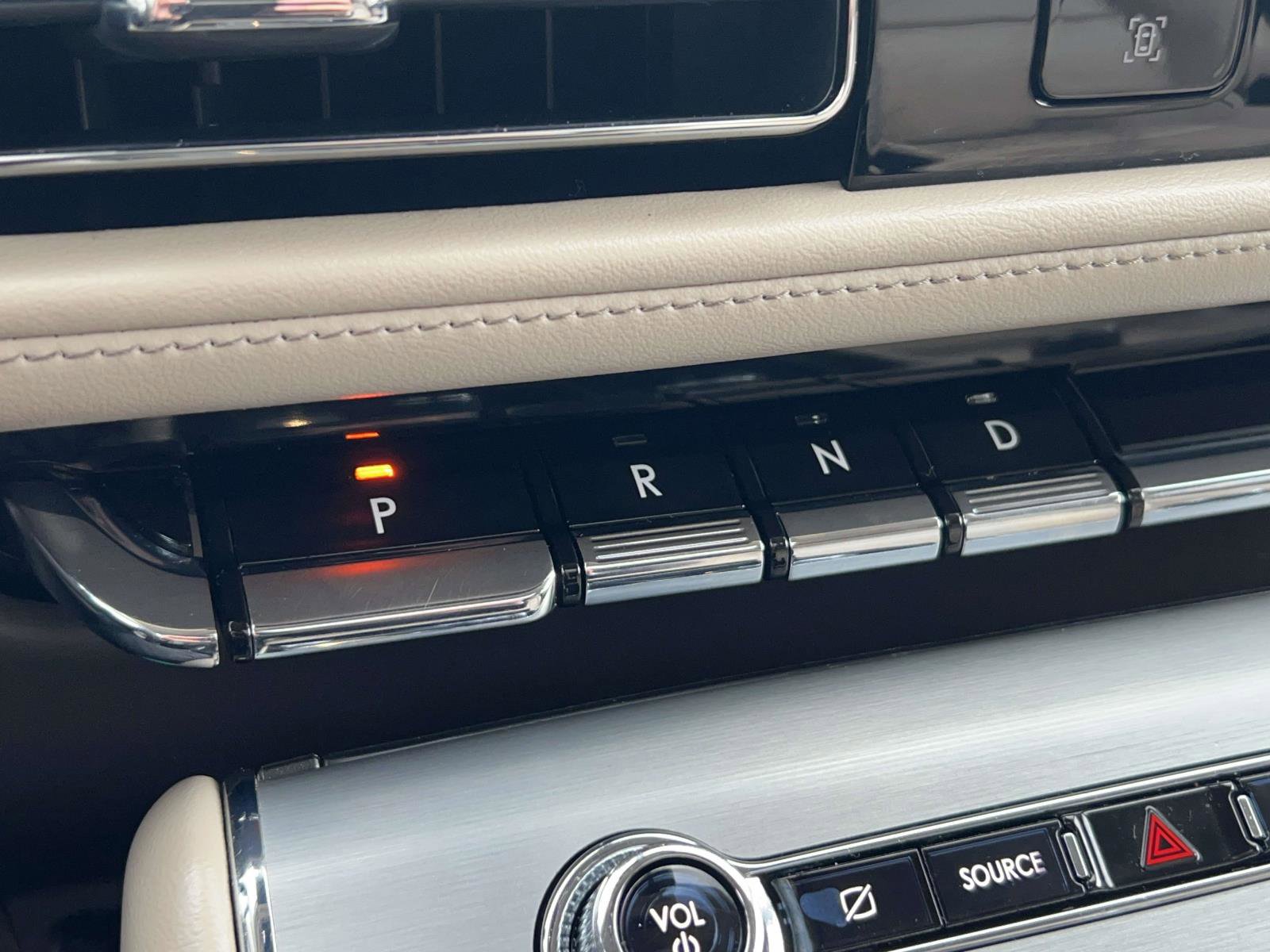 Used 2022 Lincoln Aviator Standard w/ Premium Package image 30