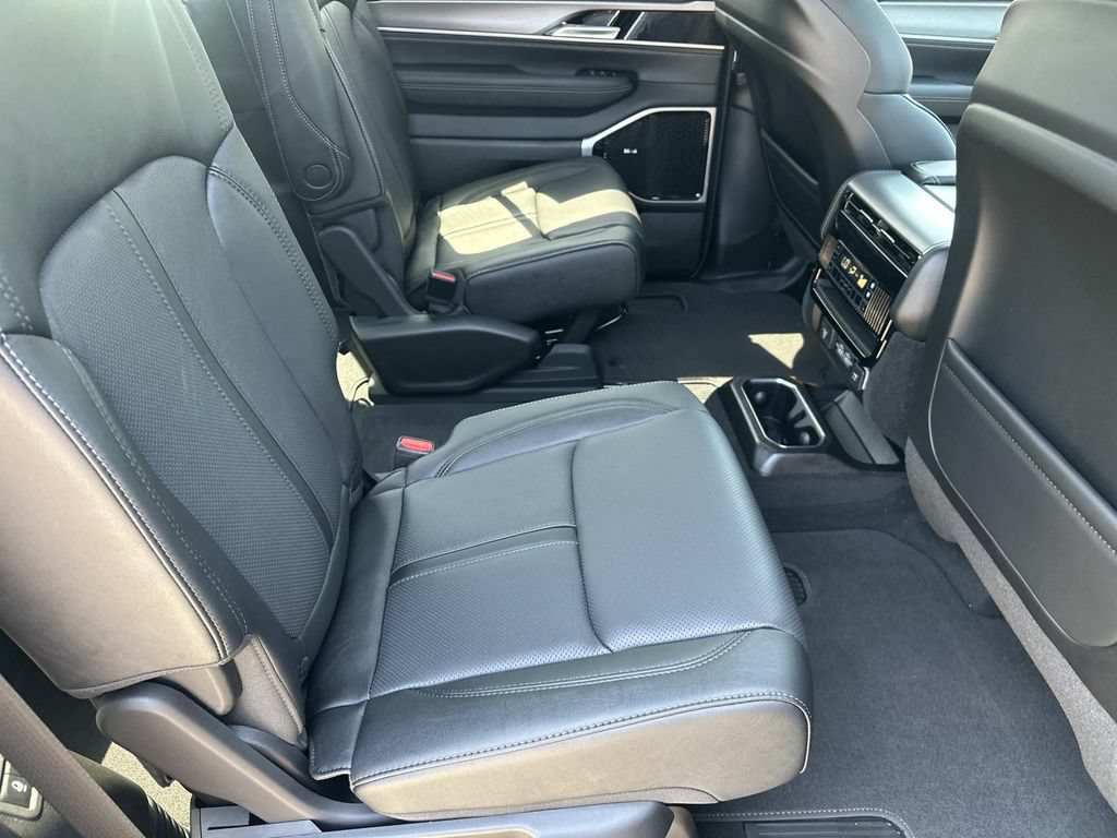 New 2026 Jeep Grand Wagoneer Limited AWD/4WD image 15