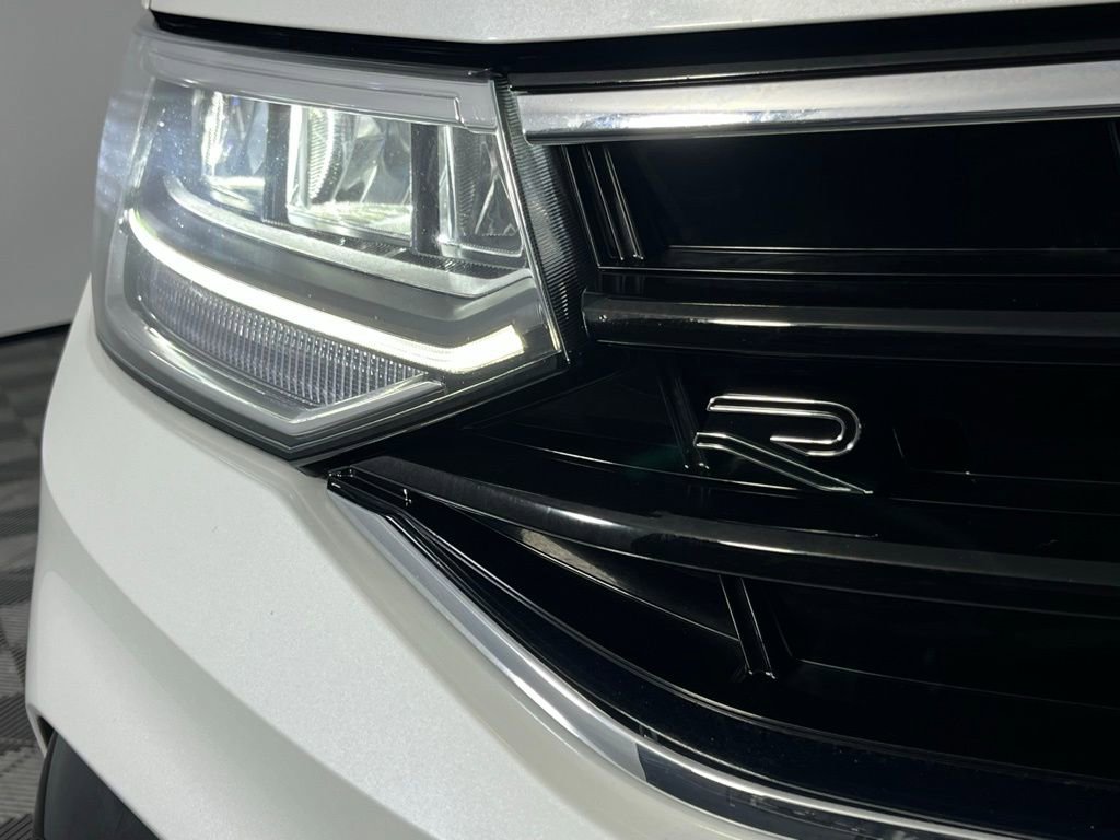 Used 2023 Volkswagen Tiguan SE R-Line image 13