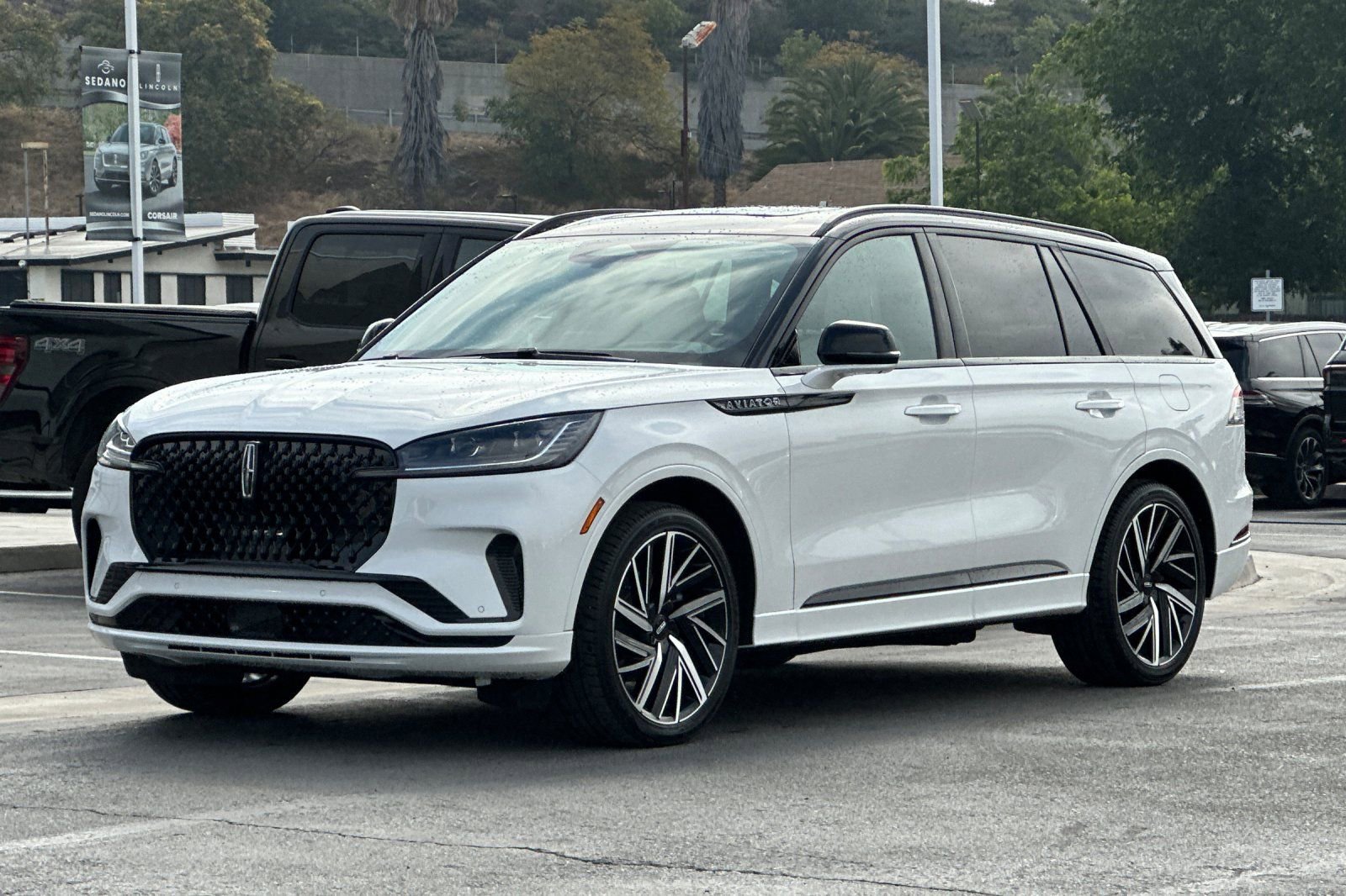 New 2026 Lincoln Aviator Black Label w/ Black Label Special Edition AWD/4WD image 7