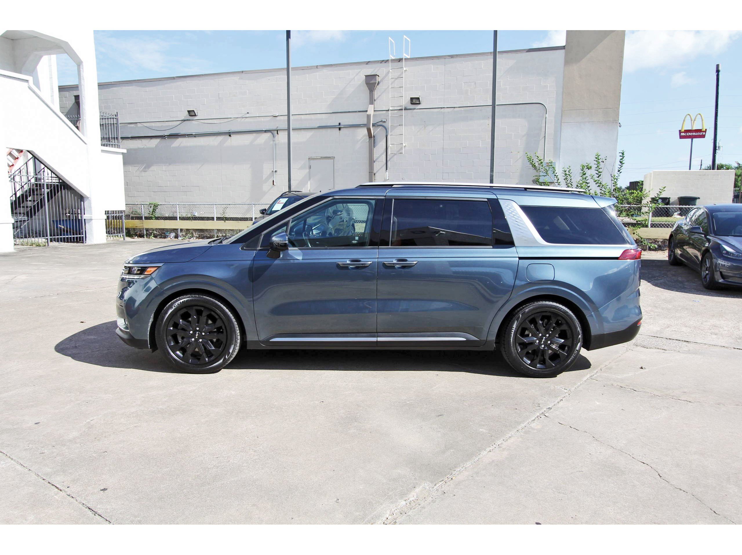 Certified 2024 Kia Carnival SX Prestige FWD image 4