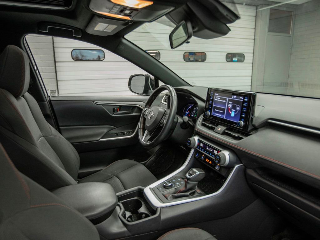 Used 2021 Toyota RAV4 SE image 15