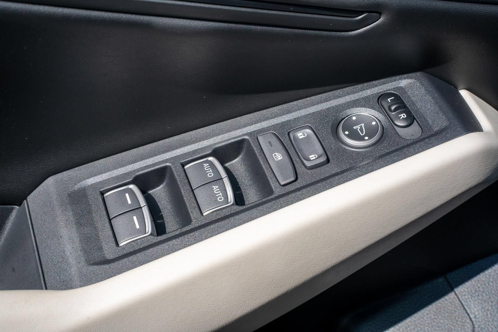 Certified 2023 Honda Accord EX image 28