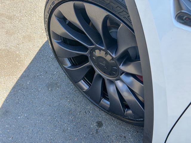 Used 2024 Tesla Model Y Performance image 10