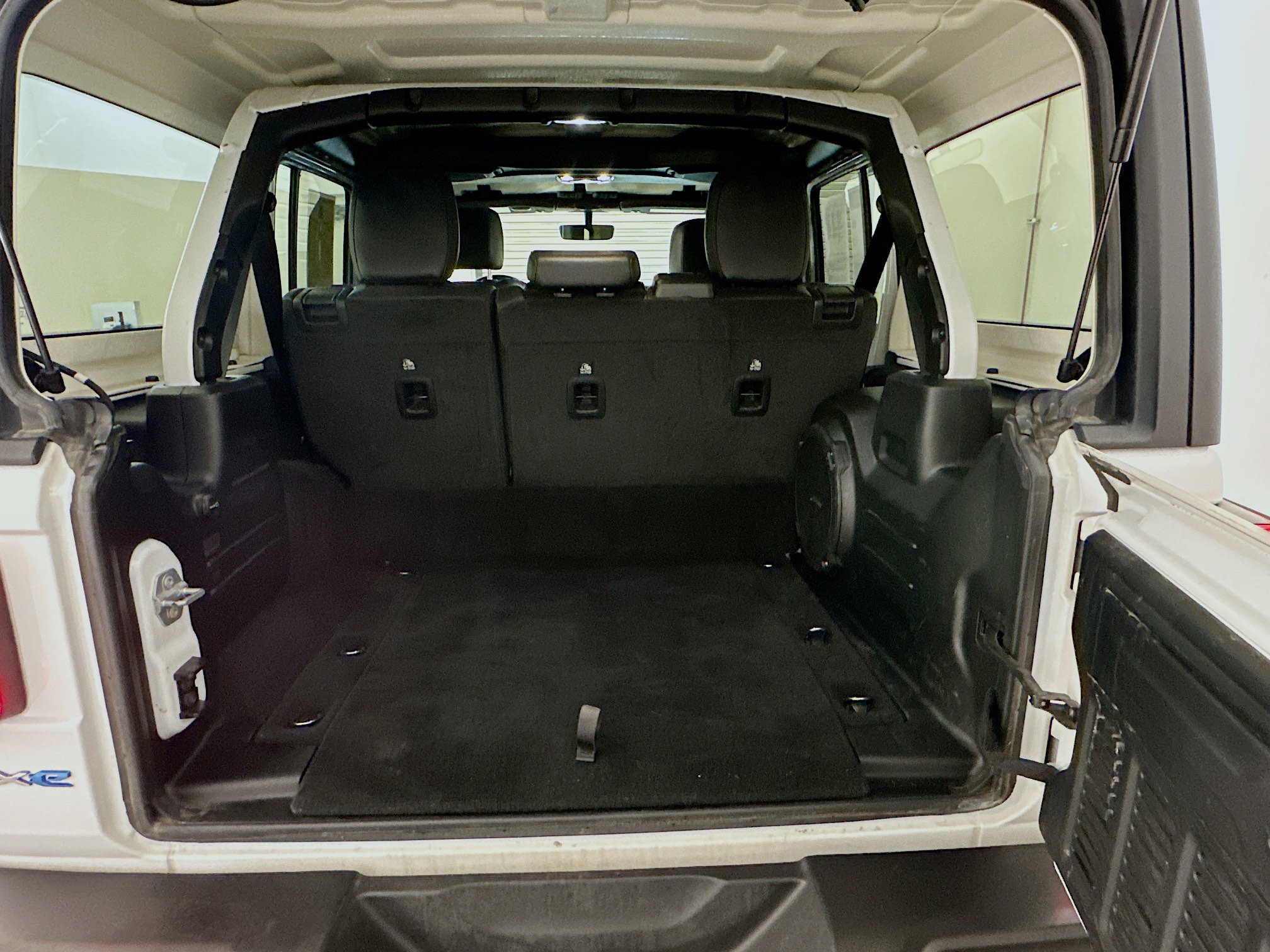 Used 2023 Jeep Wrangler Sahara w/ Cold Weather Group image 29