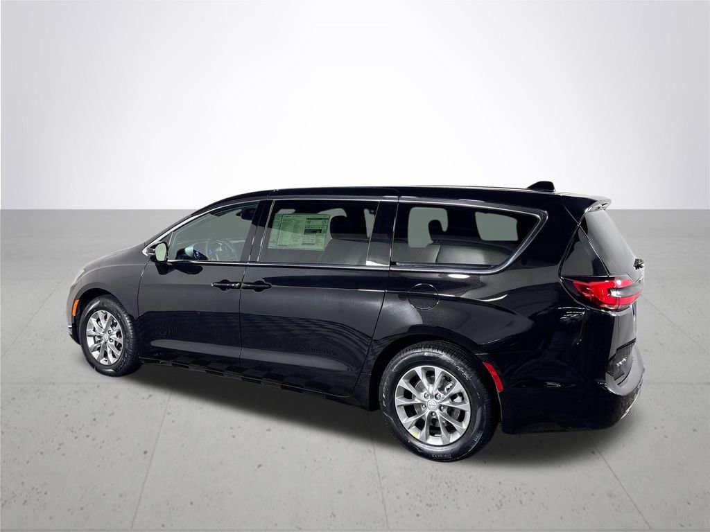 New 2026 Chrysler Pacifica Limited w/ Uconnect Theater Family Group image 8